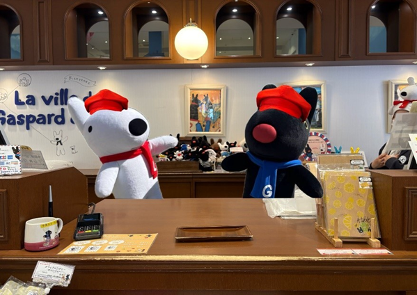 リサとガスパールが 1 日限定でショップ店長に就任!