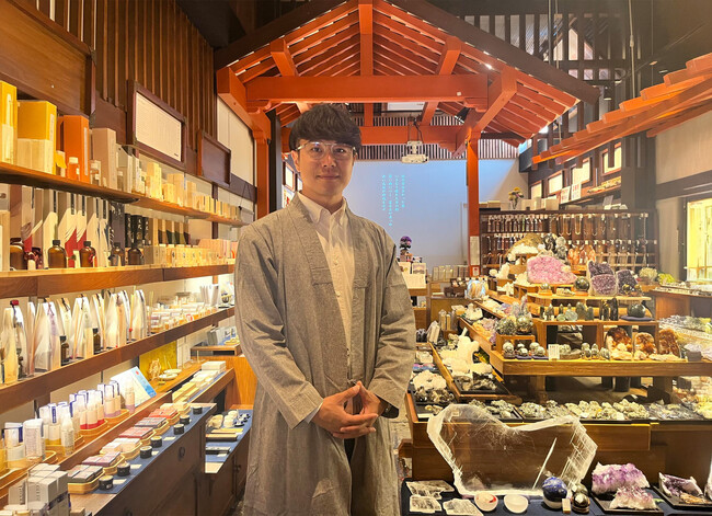 神社ソムリエ・佐々木優太氏が「岩座-IWAKURA-」公式アンバサダーに就任