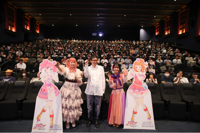 「アイカツ！メモリアルステージ ～輝きのユニットカップ～」大ヒット上映中！大空あかり役 下地紫野さんと、天羽まどか役 川上千尋さん、木村隆一監督が公開記念舞台挨拶に登壇！