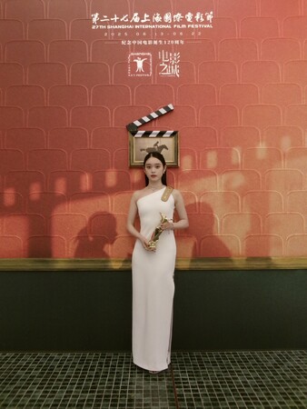 【ルイ・ヴィトン】高石あかり、第27回上海国際映画祭にてルイ・ヴィトンを着用