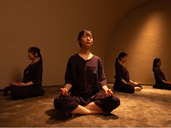 【うめきた温泉 蓮 Wellbeing Park】マインドフルネス瞑想体験の空間・プログラム「メディテーションケーブ」のサービスにおいて フリーアナウンサー 内田恭子氏の声による新プログラムを提供開始