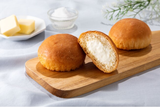 ファミリーマートで新発売「塩バター香る揚げ焼きくりーむパン ミルククリーム」噛むほどに味わい深い特製生地と塩バター香る“甘じょっぱい”味わい