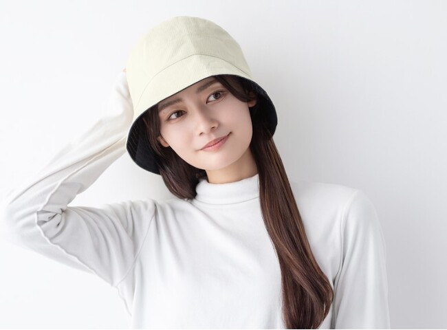 お出かけ中もナイトキャップ！？COCOSILKから、昼間もヘアケアできる新作『シルク バケットハット』が発売！紫外線99.9％カット＆頭皮の効果も