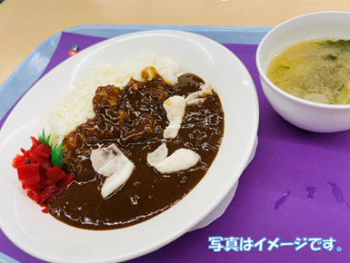大正大学１０号館１階カフェテリア（学生食堂）で物価高でもお財布に優しい「100円メニュー」を学生限定で提供
