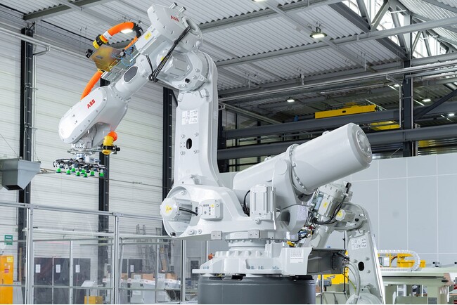 ABB、大型産業用ロボットのポートフォリオを拡充