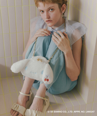 シナモロール×VIS、夢の初コラボ(ハート) “チェリーをぎゅっと抱えて、もっと可愛くなったよ！”