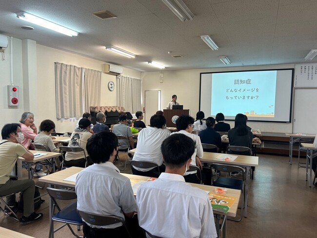 認知症当事者が高校生に直接語りかける「私たちは何もできないわけじゃない」-リアルな声で偏見を変える特別授業