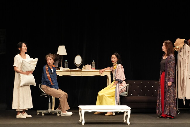 演劇『楽屋』～流れ去るものはやがてなつかしき～東京・博品館劇場にて開幕！　ソン・オクスク／イ・イルファ／ソ・ヨンヒ／ハム・ウンジョン／キム・ジュヨン