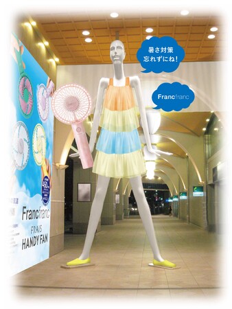 名古屋の顔・ナナちゃんが2.4ｍの巨大「フレ ハンディファン」を手に暑さ対策を呼び掛け