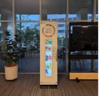 実践女子学園が渋谷キャンパスにフードロス削減無人販売機「ZERO BOX」設置。学生が企業アンケに応えるだけで無料で食品取得。企業は、Z世代のリアルな声を手に。