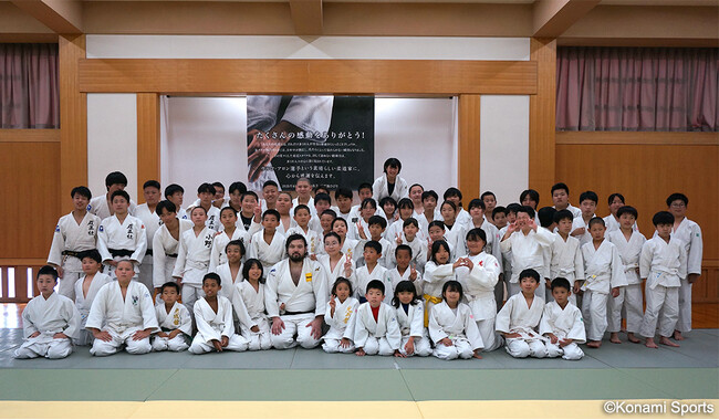 コナミスポーツ株式会社が運営に携わる「豊中市立武道館ひびき」でウルフ アロン氏の柔道イベントを開催