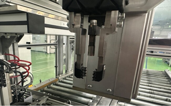 当社共同開発品のロボットハンドツール「柔軟指」を自動車部品メーカー様に導入頂きました