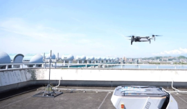 【ドローンポートに離陸する様子】 【ドローンポートに離陸する様子】