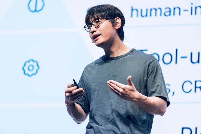FlashIntel創業者Yi Shi、SuperAI 2025で自律型商談創出エージェントの未来を提示 ─ 日本市場へのさらなる展開を強調