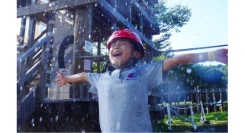 飛び交う水をかわしながら、アスレチックを制覇しろ！「クレヨンしんちゃんアドベンチャーパーク」夏のウォーターイベント2025年7月5日(土)より開始