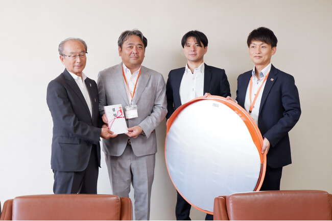 株式会社カーサービス山形 - 山形県天童市の交通保全に貢献～地域に根差した「カイゼン委員会」の活動としてカーブミラーを贈呈
