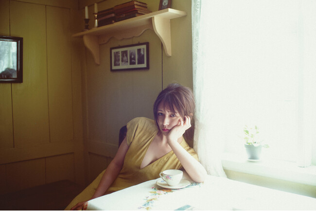 長濱ねる、セカンド写真集より先行カット第9弾！お気に入りのヴィンテージドレスでエモーショナルな眼差し