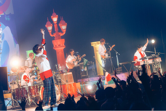 sumikaの全国ツアーより最終日のさいたまスーパーアリーナ公演の模様を8月9日(土)にWOWOWで放送・配信決定！またツアー密着映像＆メンバーインタビューを収めた特別番組もお届けし2カ月連続で特集！