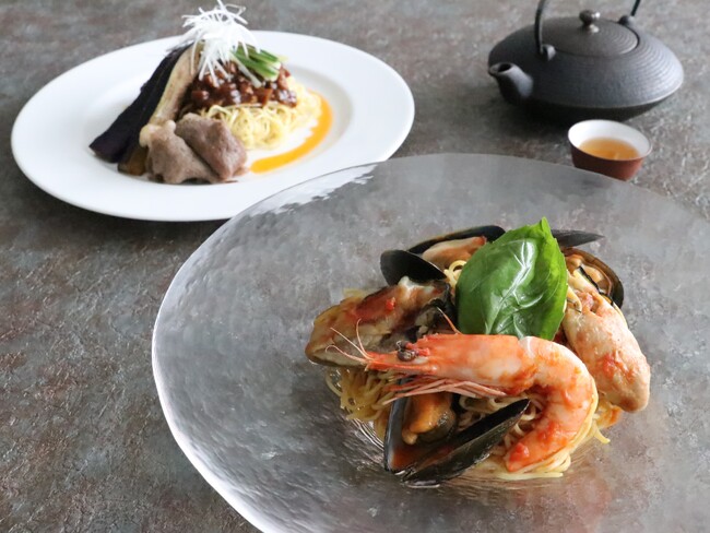 秋に愉しむホテルの冷やし麺「海鮮とトマトの冷製和え麺」「秋茄子と和牛サーロインのピリ辛和え麺」9月1日~10月31日