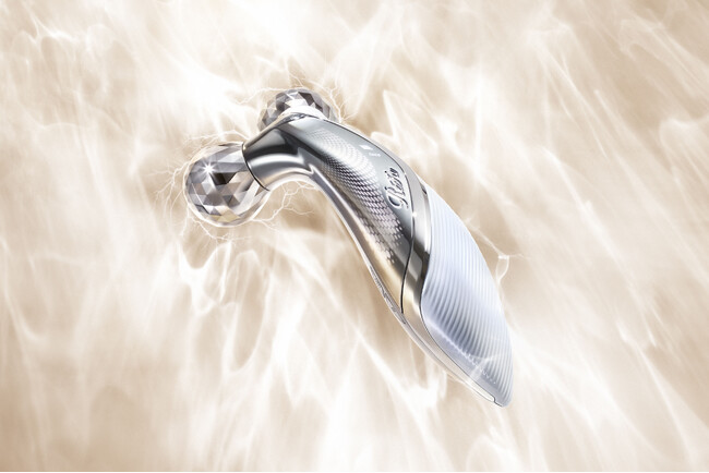 時間の流れに、しなやかに立ち向かえ。EMSのリフティング※1×ローラーの引き締めケアで美の輪郭を研ぎ澄ます。「ReFa CARAT LIFT（リファカラットリフト）」2025年7月9日（水）新発売