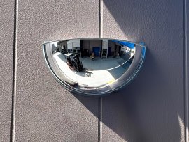 T字路の安全確認をサポート「屋外用ハーフドーム」