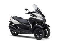 フロント2輪「TRICITY300」の新色を発売～さまざまなシーンに合う“ホワイト”とスポーティな“グレー”～