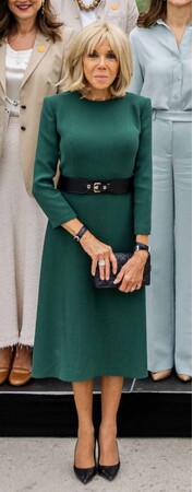 【ルイ・ヴィトン】ブリジット・マクロン仏大統領夫人、オランダ公式訪問時にルイ・ヴィトンを着用