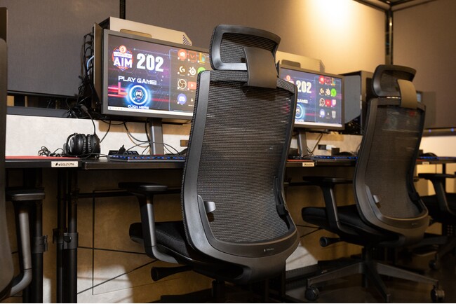 話題のeSportsカフェ「AIM池袋本店」ZOWIE ZONEにAIMchair導入！全国の試座スペースも拡大