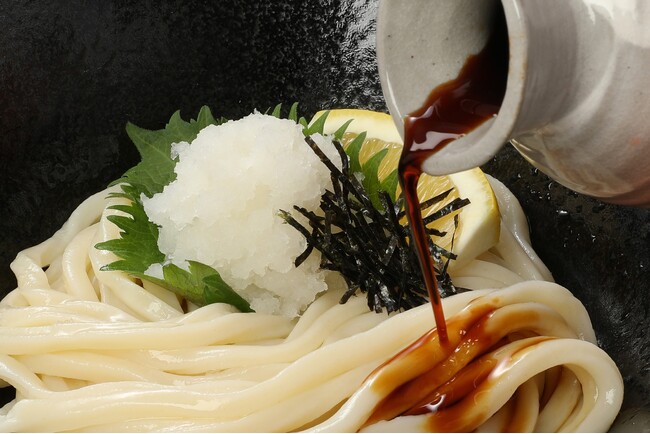 小豆島の”生木桶しょうゆ”で味わう、讃岐うどんの極み。　　　　【自家製麺 杵屋】2025年7月8日(火)グランドメニューを一新します。