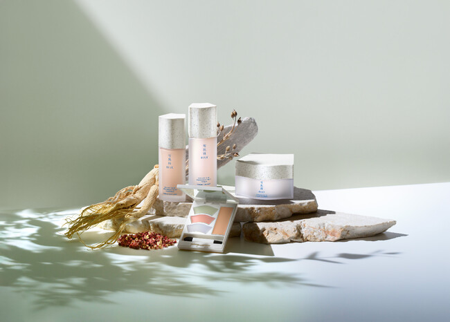 東洋発想をもとに、美しさの巡りに着目した「雪肌精 BLUE」からベースメイクがデビュー！