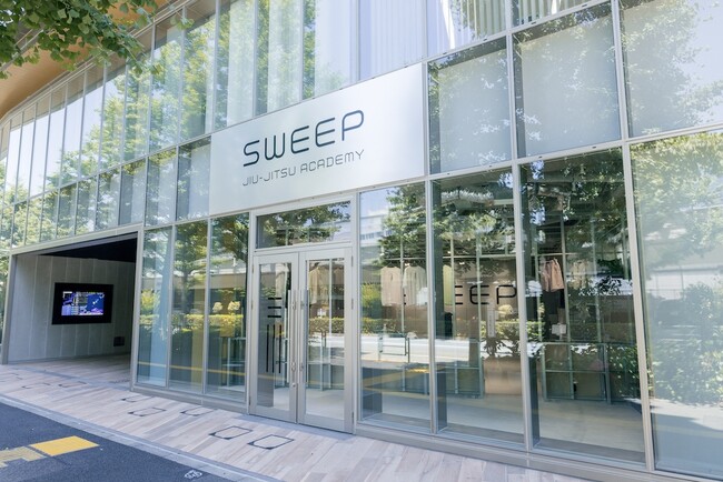 柔術をライフスタイルに──SWEEP運営のSWEEPが、“これまでにない柔術体験を提供する新スタジオ「SWEEP JIU-JITSU ACADEMY」を千駄ヶ谷に開設