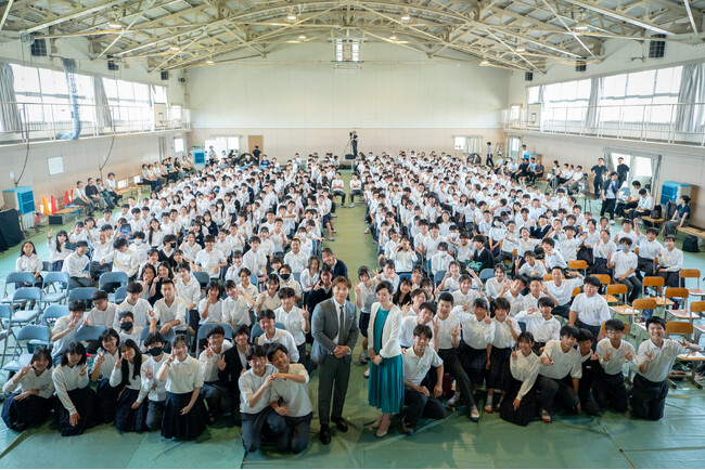 柔道家・阿部一二三選手が語る『世界に挑む原動力 ～挑戦の楽しみ方～』～高槻市立第十中学校の生徒446名に向けて特別授業を開催～