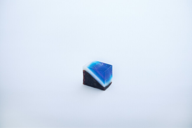 七夕の世界を夏菓子に映し。七條甘春堂から今年も夏季限定羊羹『京羊羹 天の川』が登場。