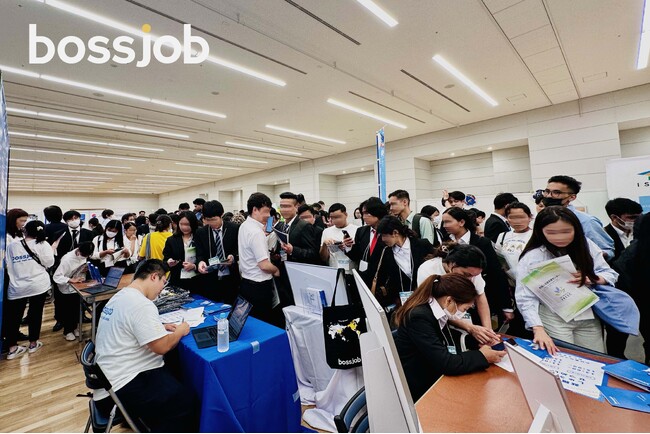 bossjobブースに500名以上来場！「外国人就職・進学EXPO 2025」