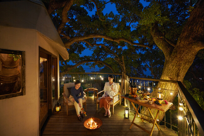 【リゾナーレ熱海】1日1組限定で、樹上に佇むツリーハウスで優雅に楽しむ「森の夕暮れフルーツアペロ」開催