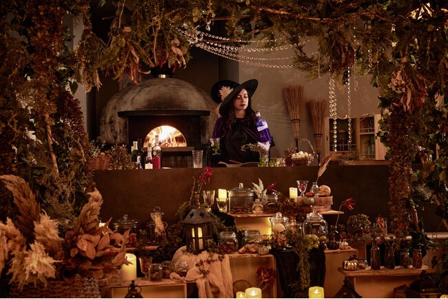 【リゾナーレ那須】パープルライトに照らされた「高原の魔女の家」が登場！幻想的な空間で、摩訶不思議なカクテルを楽しむ「高原の魔女ハロウィン」初開催