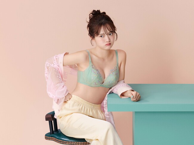 虹の女神が誘うファンタジックな世界へ「夢みるブラ(R)ノンワイヤー スリムライン」から優美なレースが織りなす新コレクション＜Rainbow Veil＞が登場