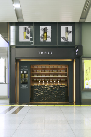 JR品川駅新幹線北口改札内「THREE キヨスク」香りによる気分転換体験の第2弾、 “アロマティック バー” が7月5日（土）よりスタート