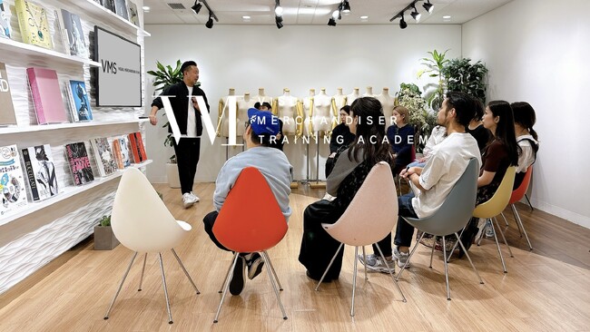 VISUAL MERCHANDISING STUDIOヴィジュアル・マーチャンダイザーの養成スクール「VMSアカデミー」第6期生募集をスタート（2025年9月 東京・大阪で開講）