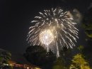 お盆の夜空を彩る慰霊花火2 お盆の夜空を彩る慰霊花火2
