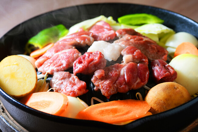 低脂肪＆高タンパクな“ヘルシー肉の代表格”ラム！臭みを抑えて旨味を凝縮初心者も食べやすい定番ジンギスカンからラム生ハムやラムベーコンまで神戸・三宮にラム肉専門店「ひつじの杜（もり）」が7/17オープン