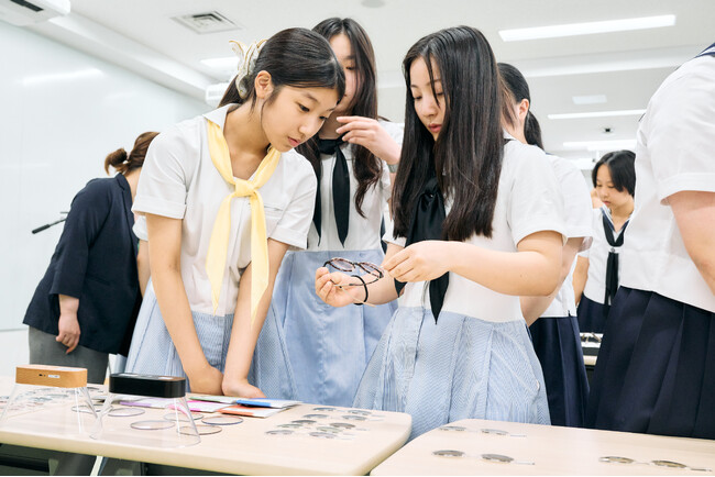 メガネブランドZoff「めのため、未来のため」　中高生の目を“強い日差しと紫外線”から守る新たな習慣を