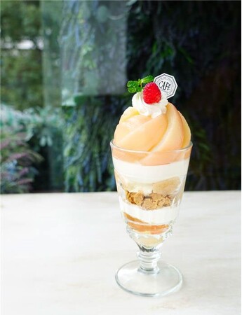 桃の季節到来！ジューシーな旬の桃を贅沢に使った夏限定メニューがロクシタンカフェに登場