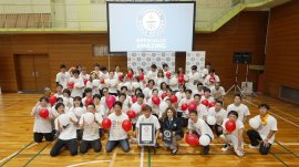 1分間に風船を膨らませた最多数 (50人チーム) 1分間に風船を膨らませた最多数 (50人チーム)