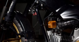 小さなこだわりが、バイクの印象を変えるEVATEK CNCスロットルポジションセンサーカバー新発売