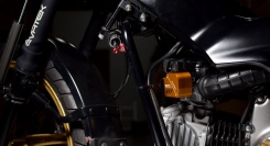 小さなこだわりが、バイクの印象を変えるEVATEK CNCスロットルポジションセンサーカバー新発売