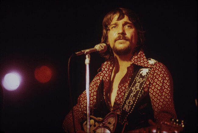 没後２３年、カントリー界のスーパースターが今に蘇る！Waylon Jennings（ウェイロン・ジェニングス）未発表曲を収録したニュー・アルバム『Songbird』2025年10月３日（金）リリース