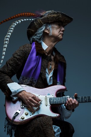 伝説的ギタリスト、Charの古希を記念する日本武道館公演をＷＯＷＯＷで放送・配信！さらに彼の名ライブの数々を６カ月連続特集！