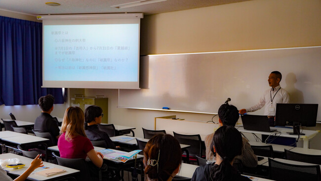 祇園祭を多言語でサポート！ 京都外国語大学が通訳ボランティアでインバウンド観光を通訳