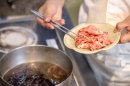 近江牛おこわむし、製造風景1